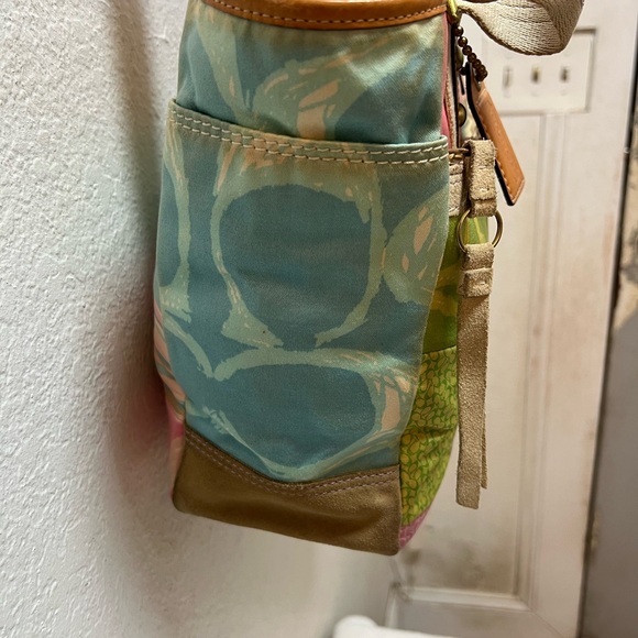 Coach Multicolor Patchwork Tote. - Picture 4 of 8